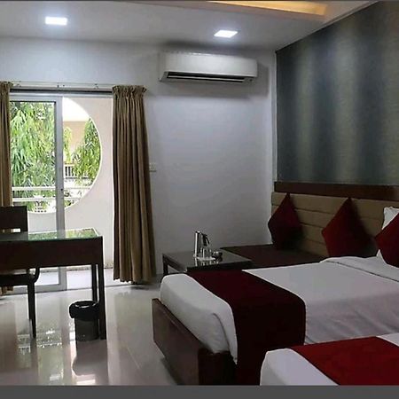 Hotel Raviraj, Chhatrapati Sambhaji Nagar Αουρανγκαμπάντ Εξωτερικό φωτογραφία