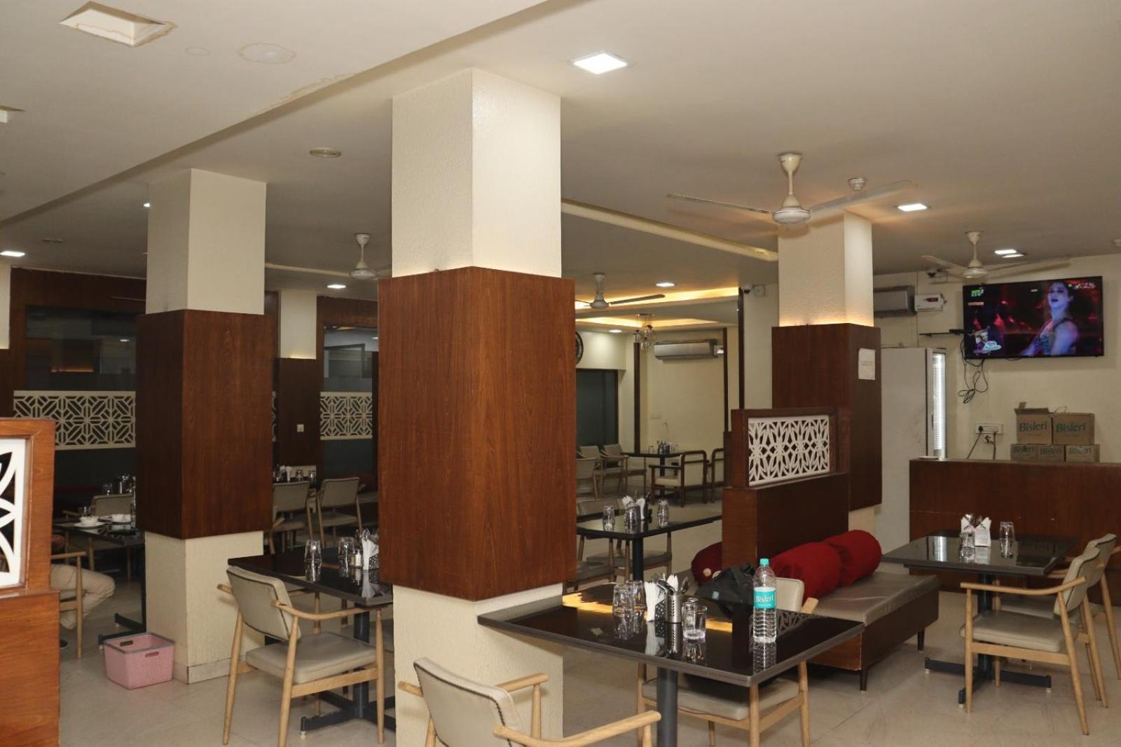 Hotel Raviraj, Chhatrapati Sambhaji Nagar Αουρανγκαμπάντ Εξωτερικό φωτογραφία