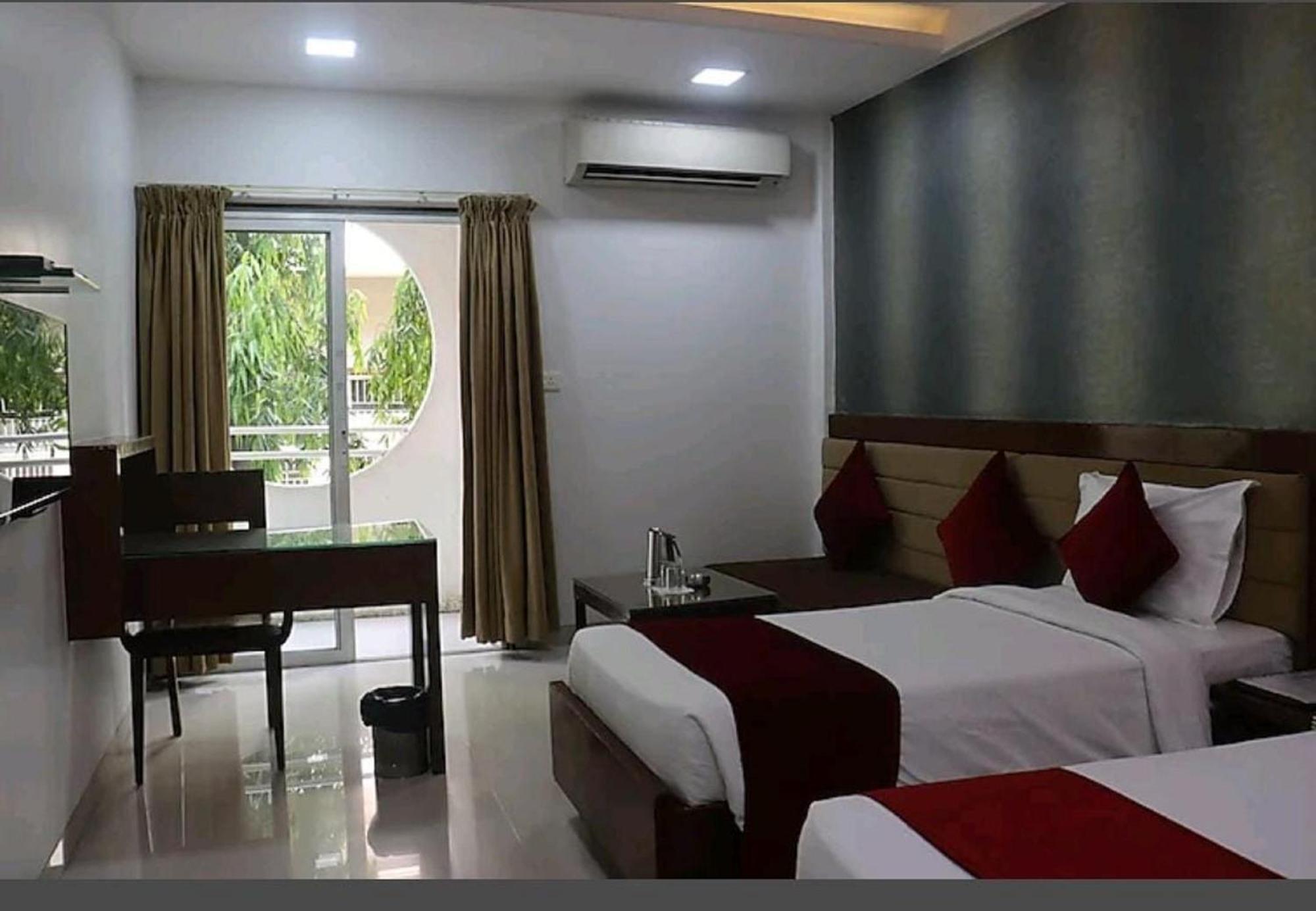 Hotel Raviraj, Chhatrapati Sambhaji Nagar Αουρανγκαμπάντ Εξωτερικό φωτογραφία